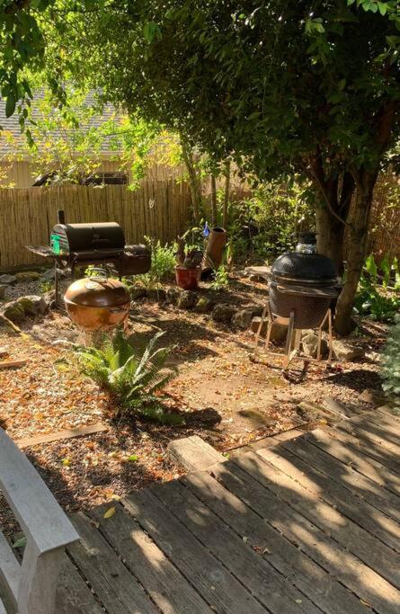 Southeast Portland Comfy & Eclectic Craftsman Home 外观 照片