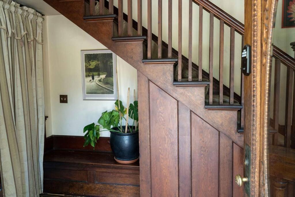 Southeast Portland Comfy & Eclectic Craftsman Home 外观 照片