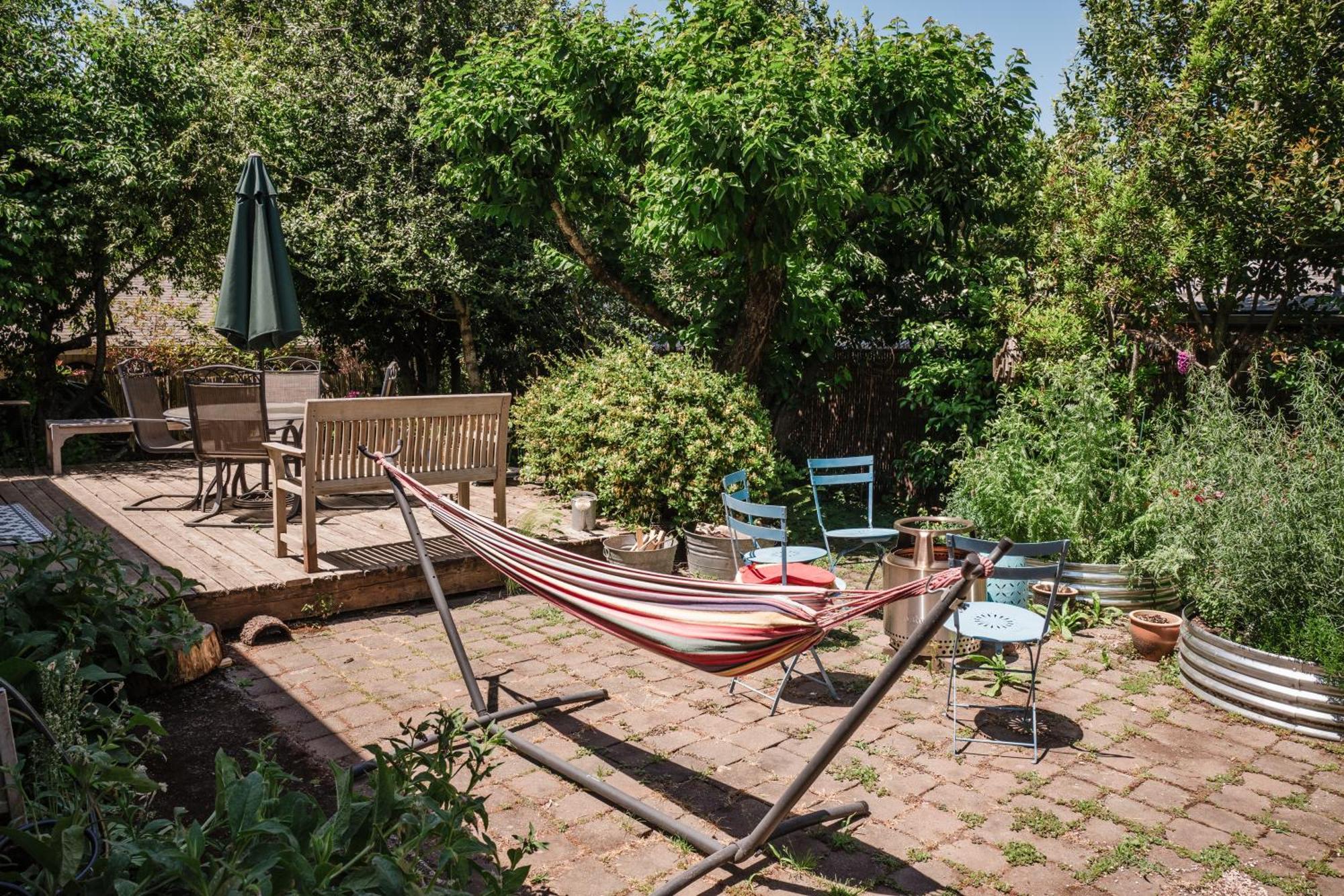 Southeast Portland Comfy & Eclectic Craftsman Home 外观 照片