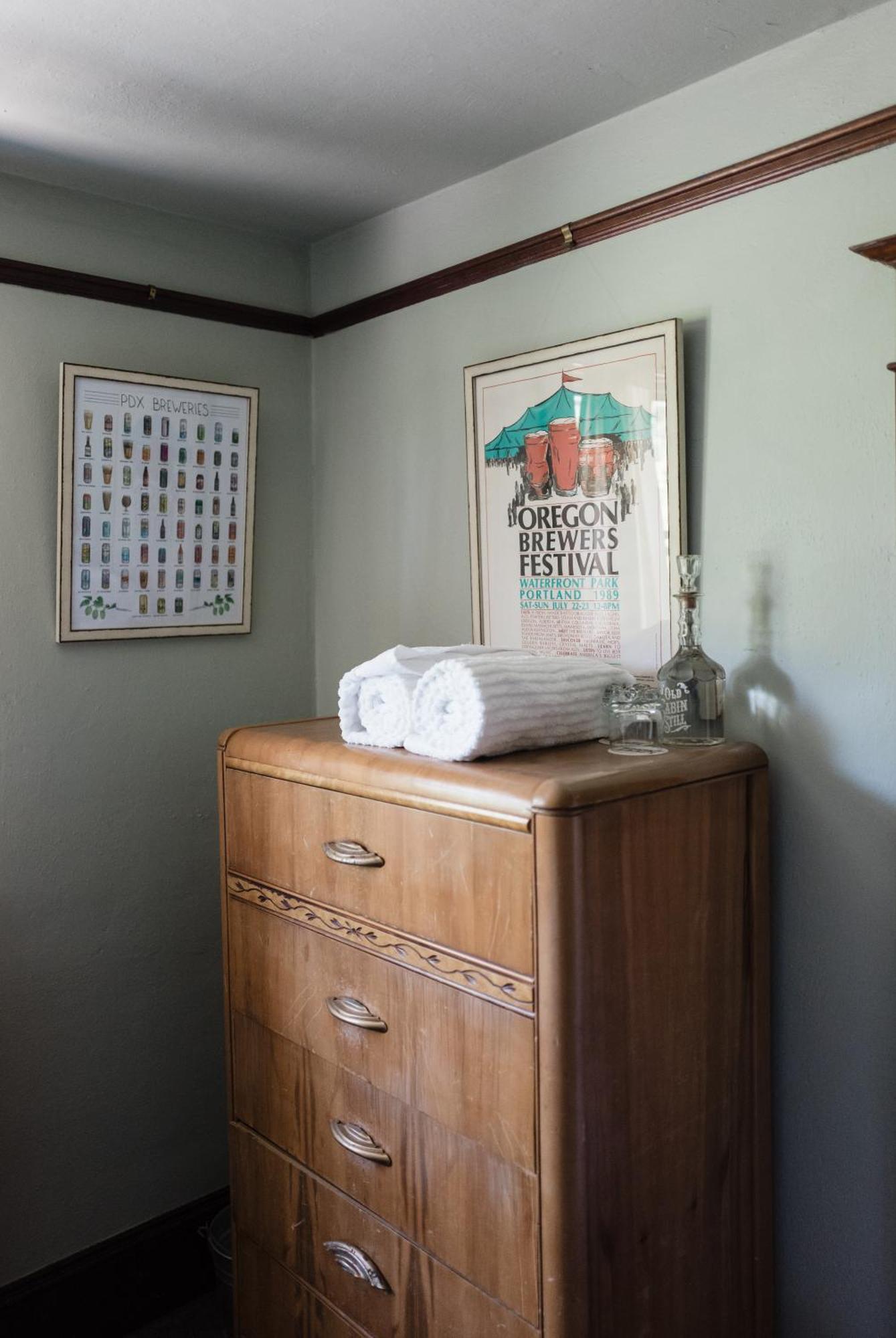 Southeast Portland Comfy & Eclectic Craftsman Home 外观 照片