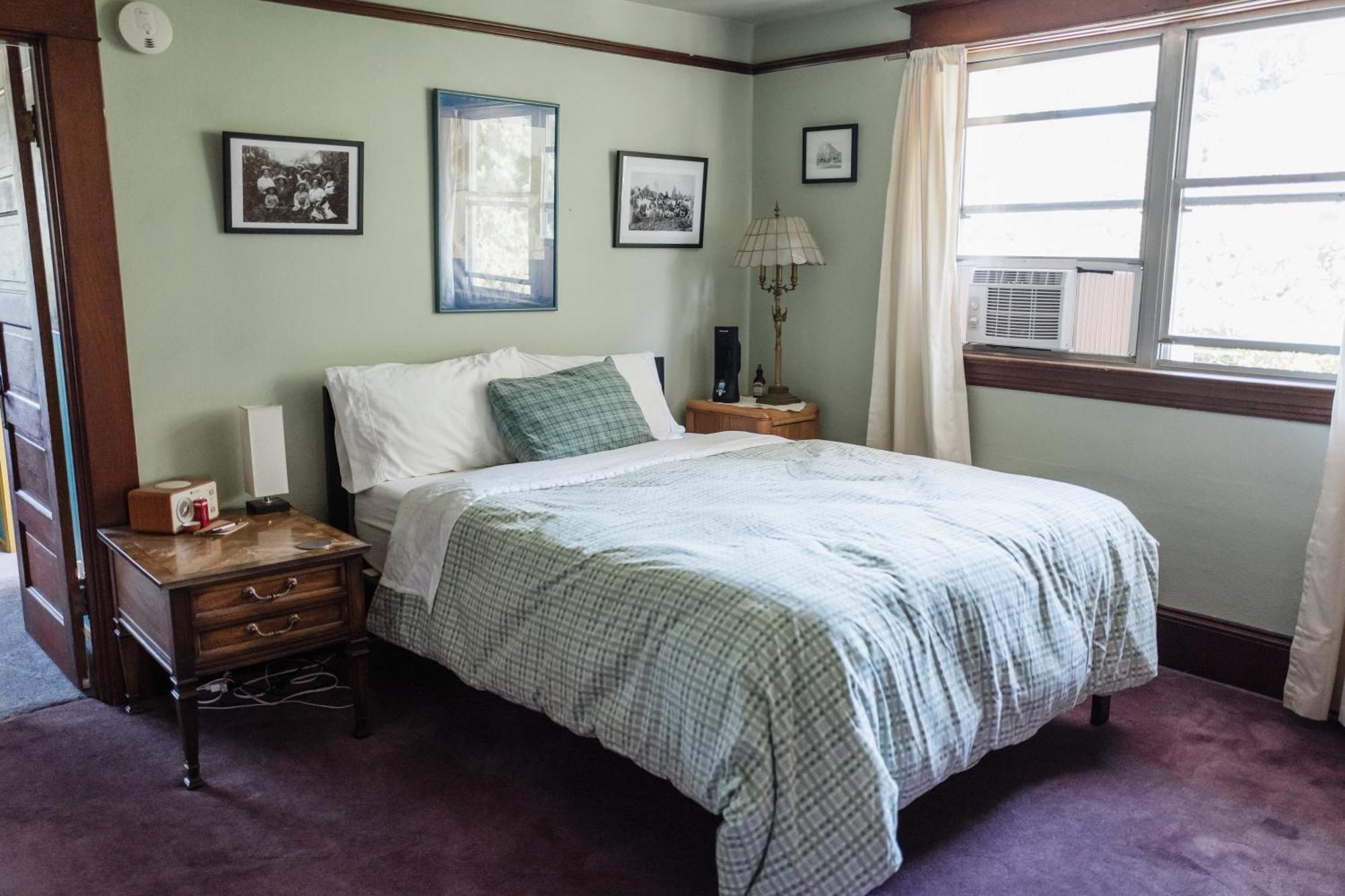 Southeast Portland Comfy & Eclectic Craftsman Home 外观 照片